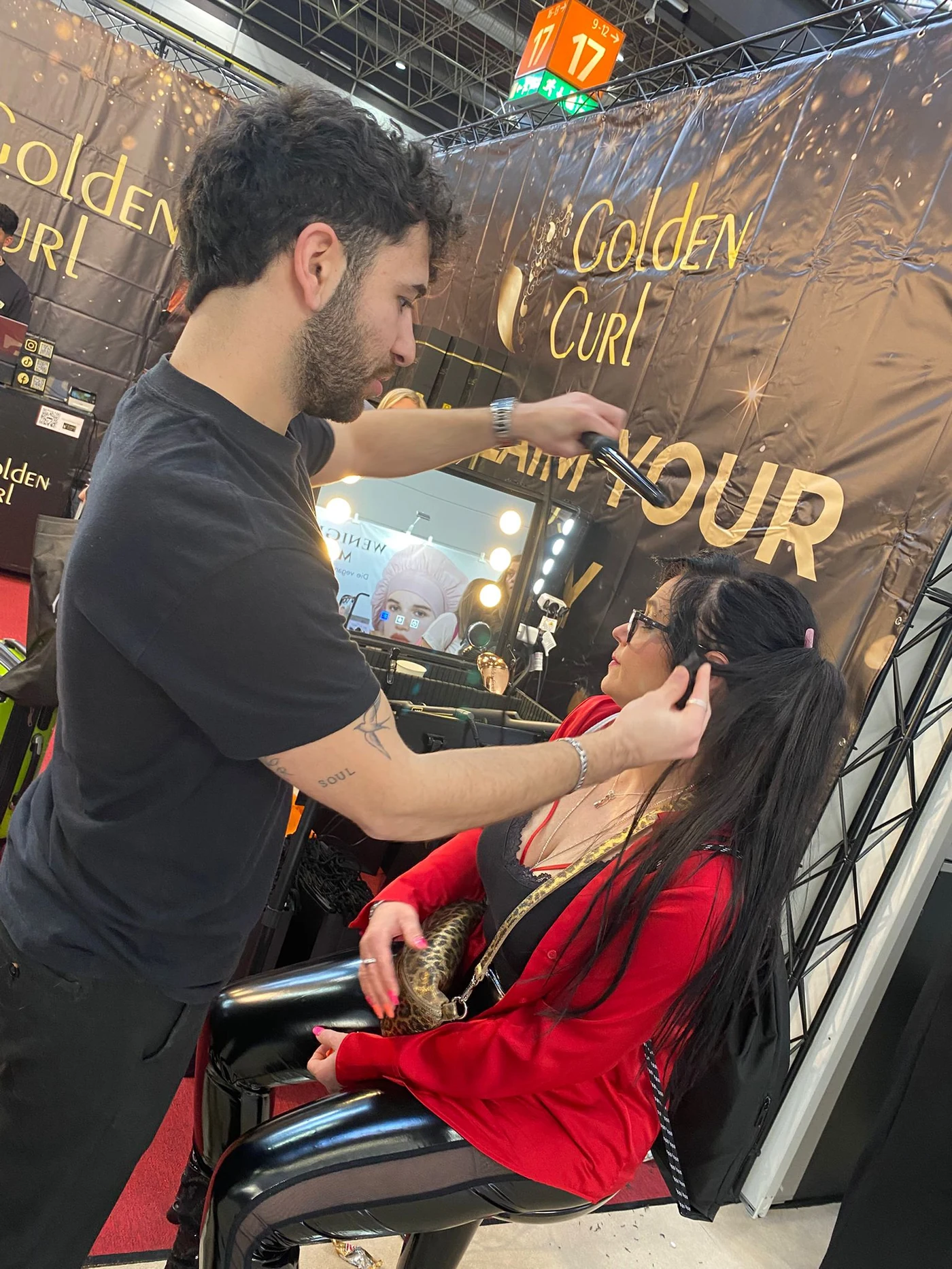 Live-Styling und Beratung auf einer Friseurmesse