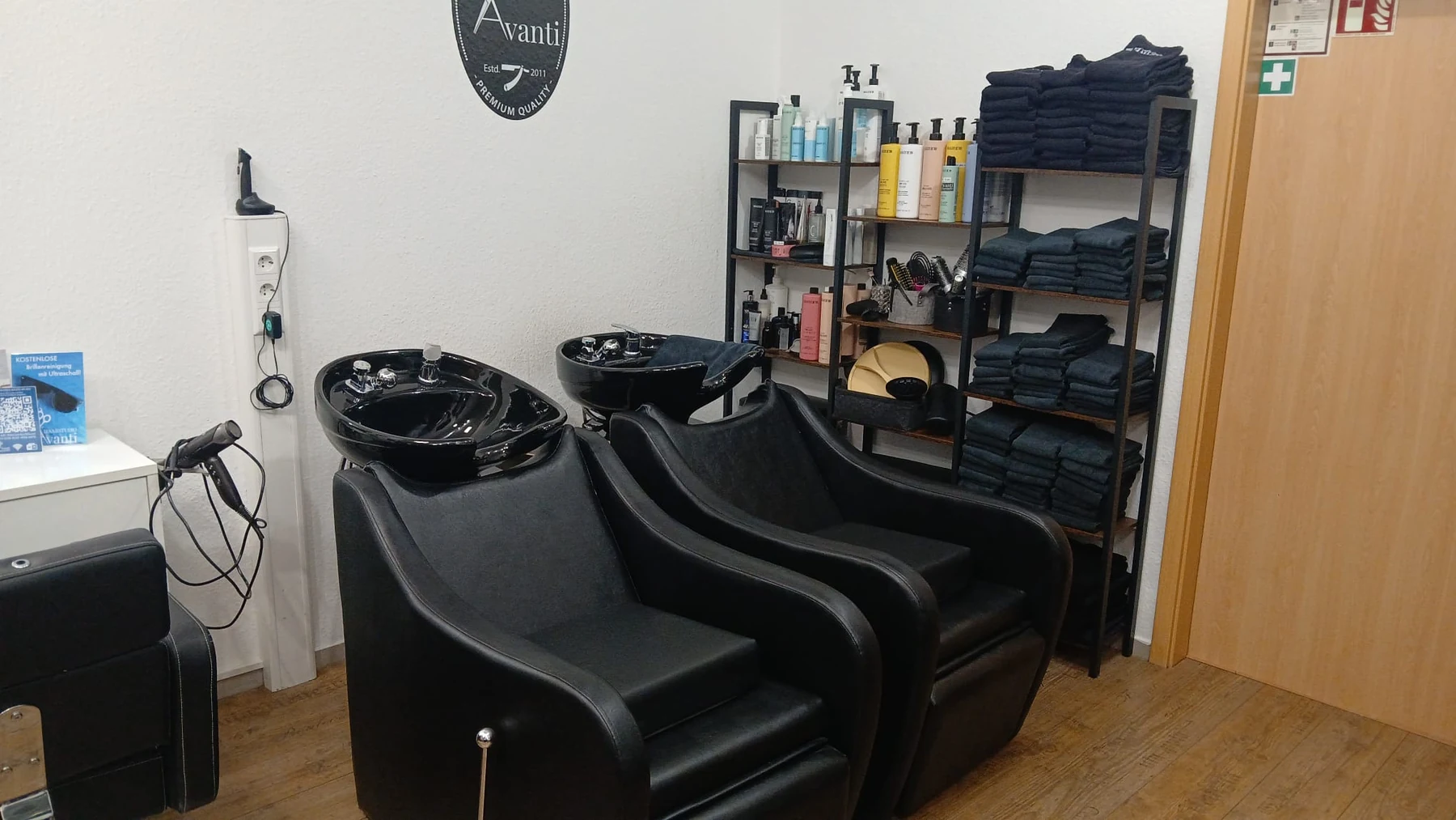 Waschplätze und Pflegebereich im Avanti Haarstudio